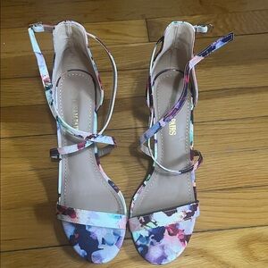 Dream Pairs Multicolor Floral Heels